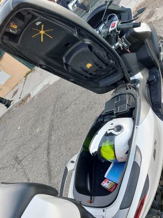 Moto de tres ruedas Piaggio MP3 LT 500