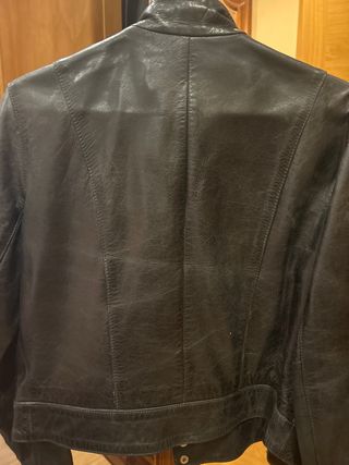 Cazadora piel negra. 
