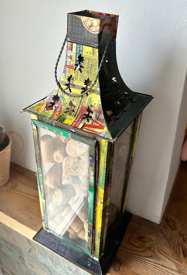 Fanal de colores vintage relleno de corchos