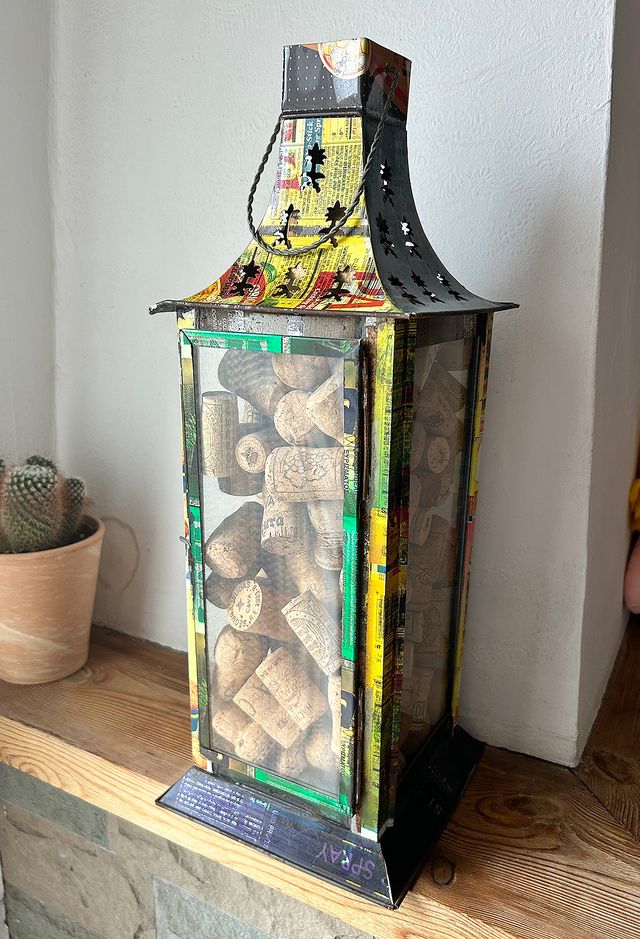 Fanal de colores vintage relleno de corchos