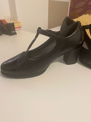 Zapato Pitillos piel y charol nº 36 nuevos