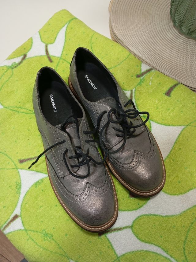 Zapatos de vestir (talla 40)