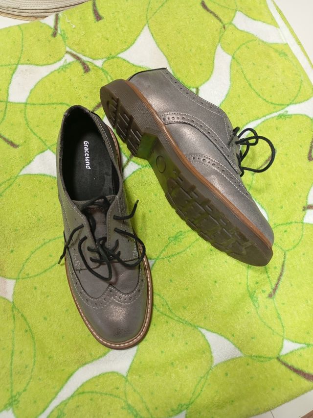 Zapatos de vestir (talla 40)