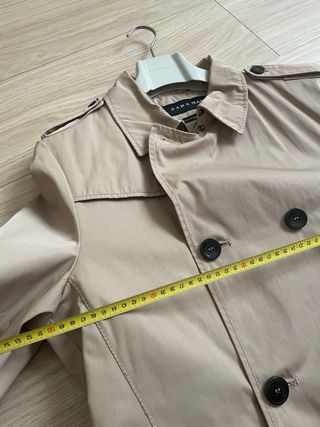 Gabardina abrigo claro de zara 