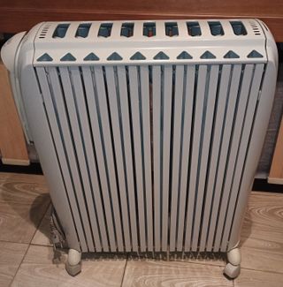 Radiador de aceite Delonghi TRD 1025