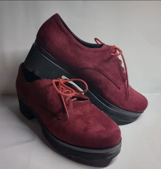 Zapatos burdeos