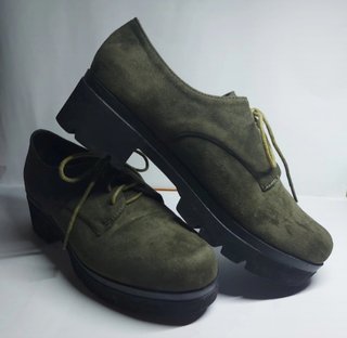 Zapatos verde militar