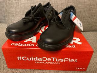 Zapatos negros de seguridad