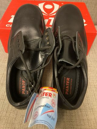 Zapatos negros de seguridad