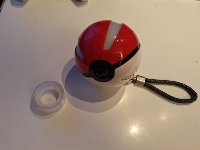 Pokeball batería externa