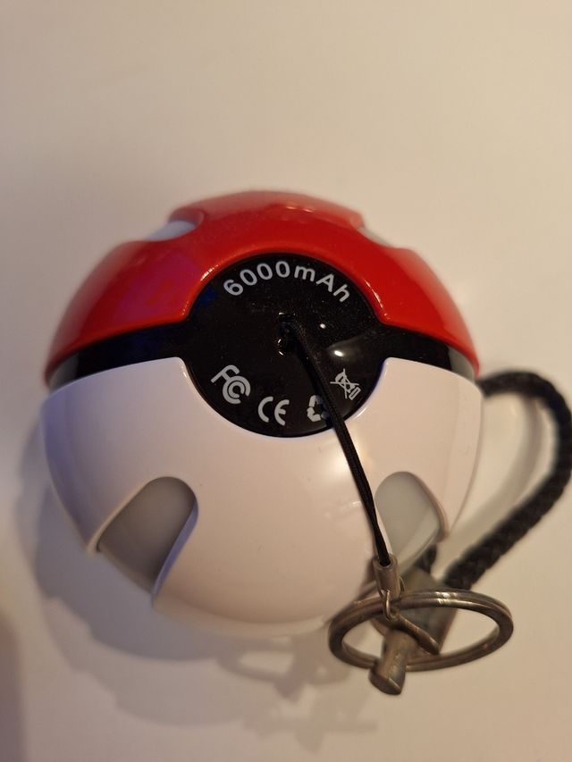 Pokeball batería externa