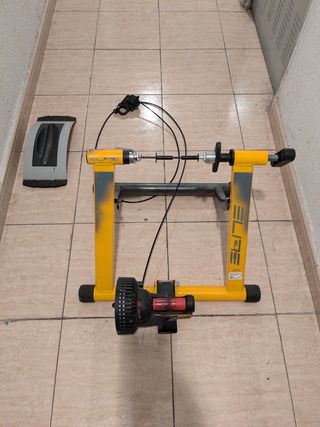 Rodillo bicicleta y rueda