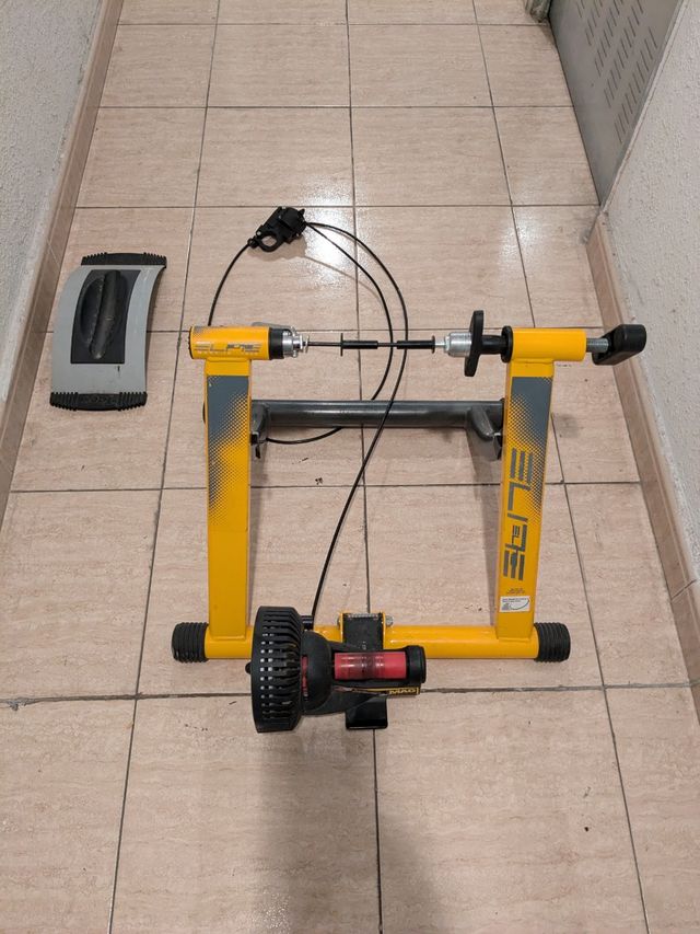 Rodillo bicicleta y rueda