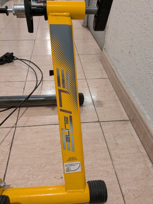 Rodillo bicicleta y rueda