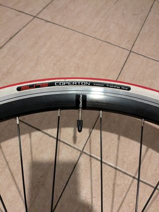 Rodillo bicicleta y rueda