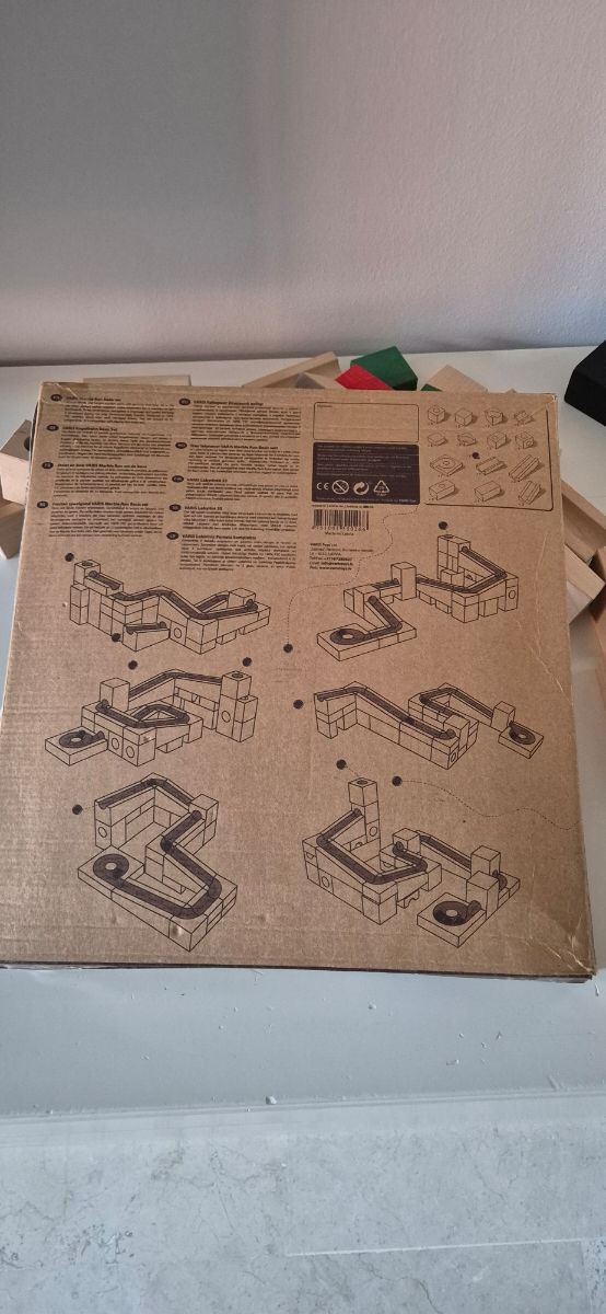 Gioco a circuito con palline in legno