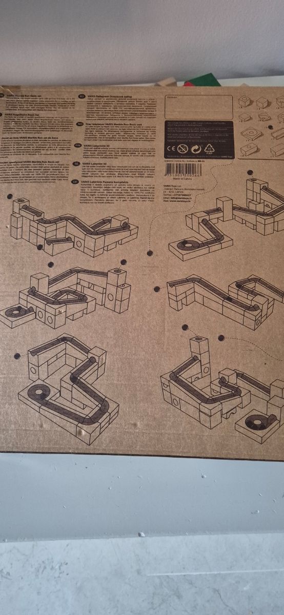Gioco a circuito con palline in legno
