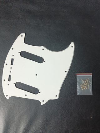 Golpeador Fender Squier Mustang