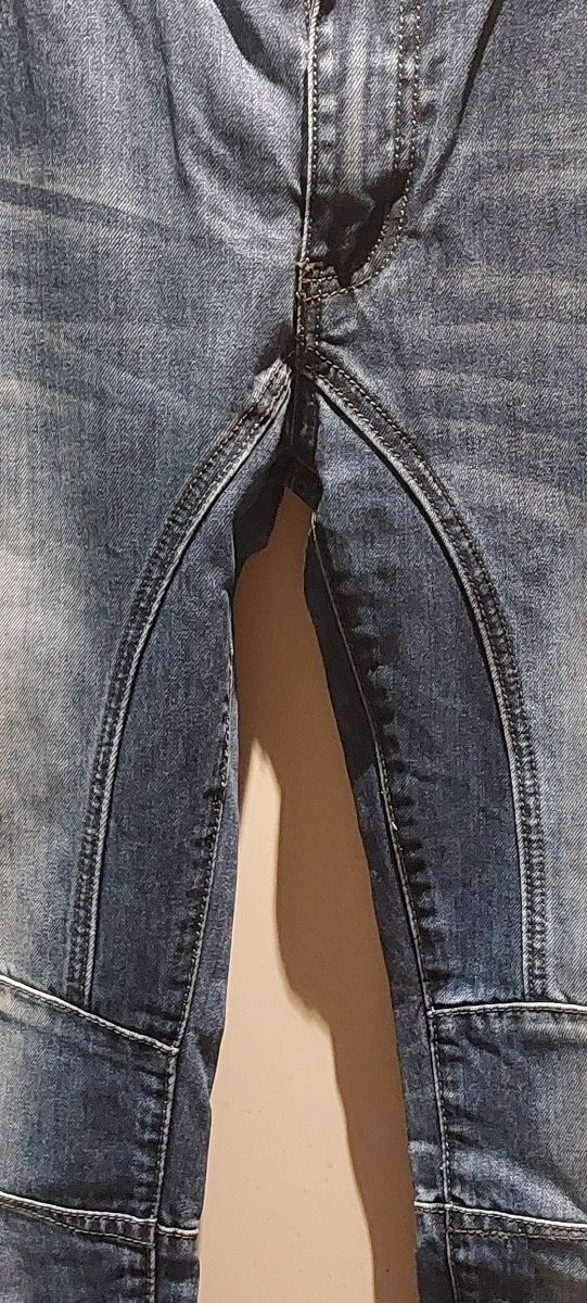 Pantalon tejano, como azul oscuro