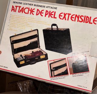 MALETIN RIGIDO DE PIEL SIN ESTRENAR.