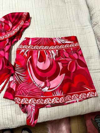 Conjunto falda/pantalón y bañador