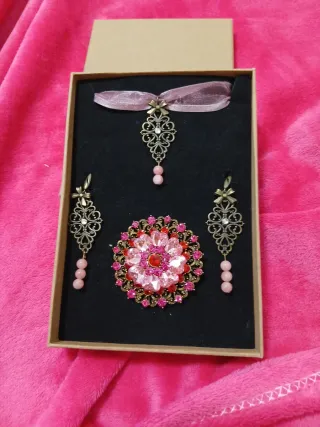 Aderezo trajes regionales artesanía