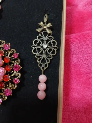 Aderezo trajes regionales artesanía