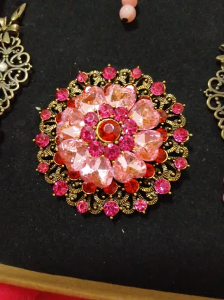 Aderezo trajes regionales artesanía