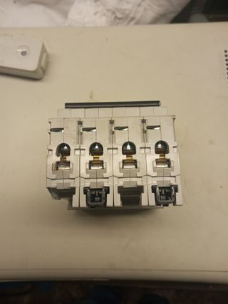 Interruttore magnetotermico