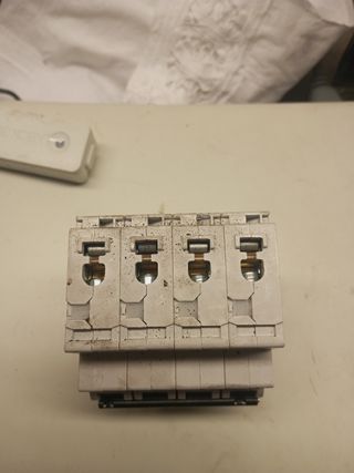 Interruttore magnetotermico