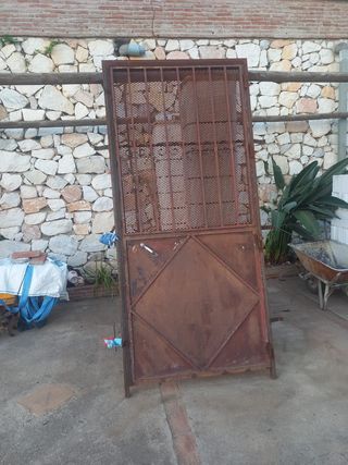 Puerta hierro