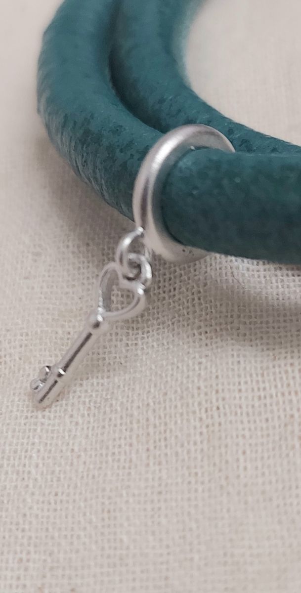 Colgante o charm Endless llave plata de ley