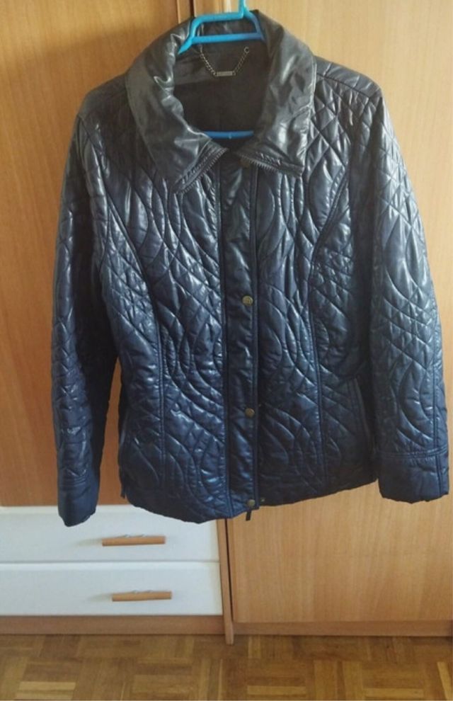 Abrigo azul marino de Punto Roma talla 44