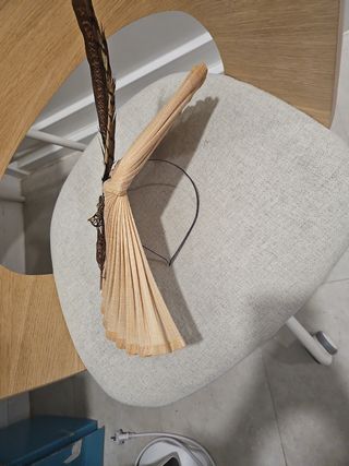 Tocado beis, con plumas faisan