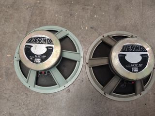 Altavoces. Woofer. Parlante . Bombo