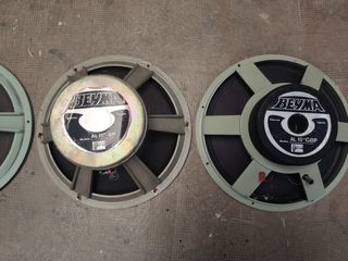 Altavoces. Woofer. Parlante . Bombo