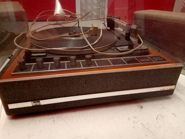 TOCADISCOS BETTOR MARK 210S