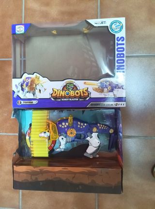 DinoBots Triceratops juego infantil.