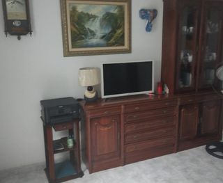 Mueble comedor con vitrina de madera