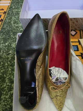 Zapatos NUEVOS DORADOS MUJER.T39