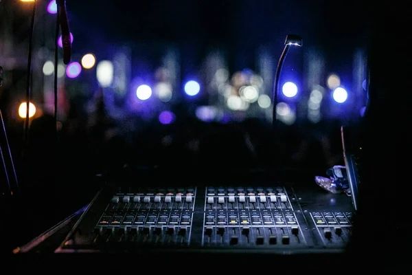 Noleggio di apparecchiature audio, luci e schermi