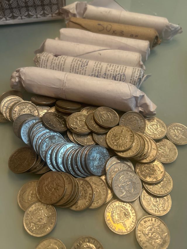 50 monedas de 3 pesos