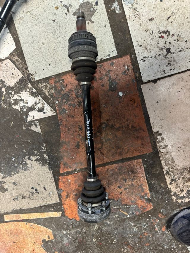 Palier trasero izquierdo bmw 120d e82