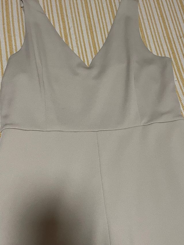 Mono beige Cortefiel talla M