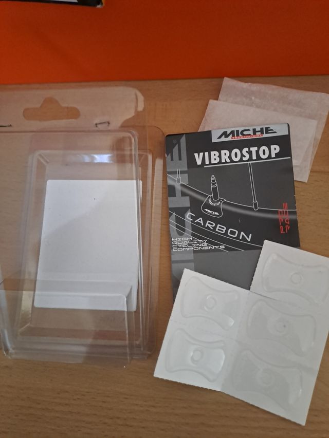 Vibrostop parches válvula rueda carbono