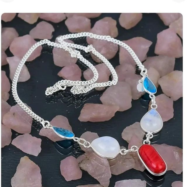 Topacios azules. Opalina y coral