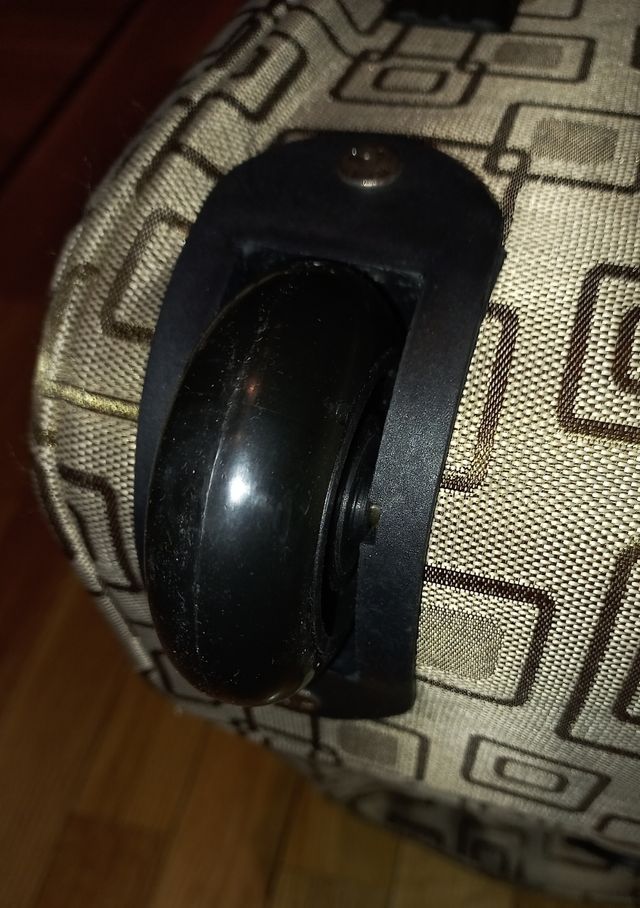 Bolso de viaje con ruedas. Trolley.