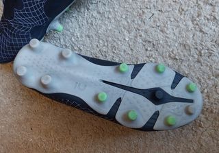 Botas de futbol talla 36.