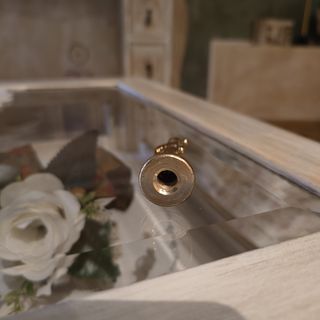 Dama in ottone