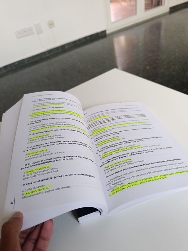 Policía Nacional Escala Básica. Simulacros De Examen Volumen 1